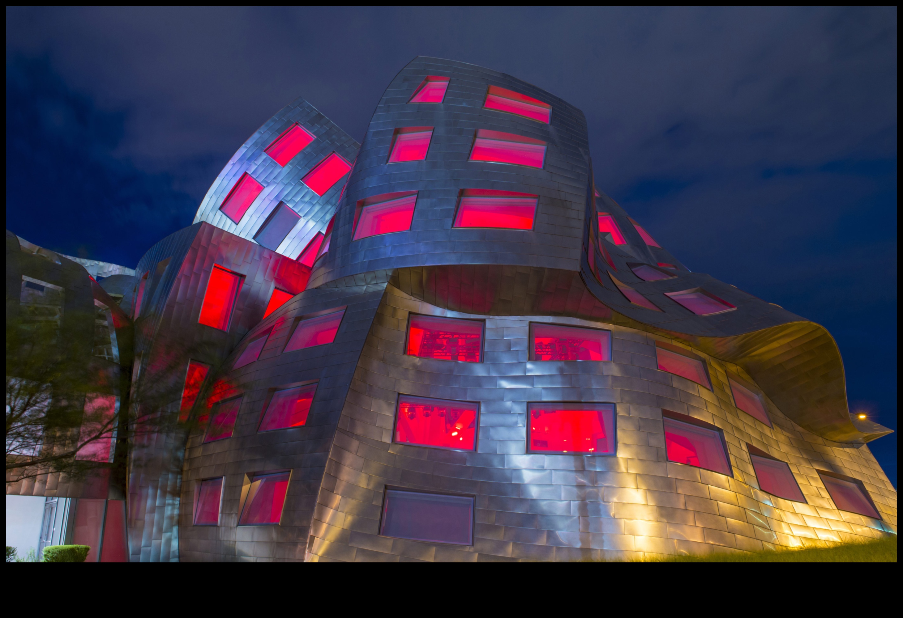 Arhitektūras gaisotne: ēku ierāmēšana fotogrāfijā