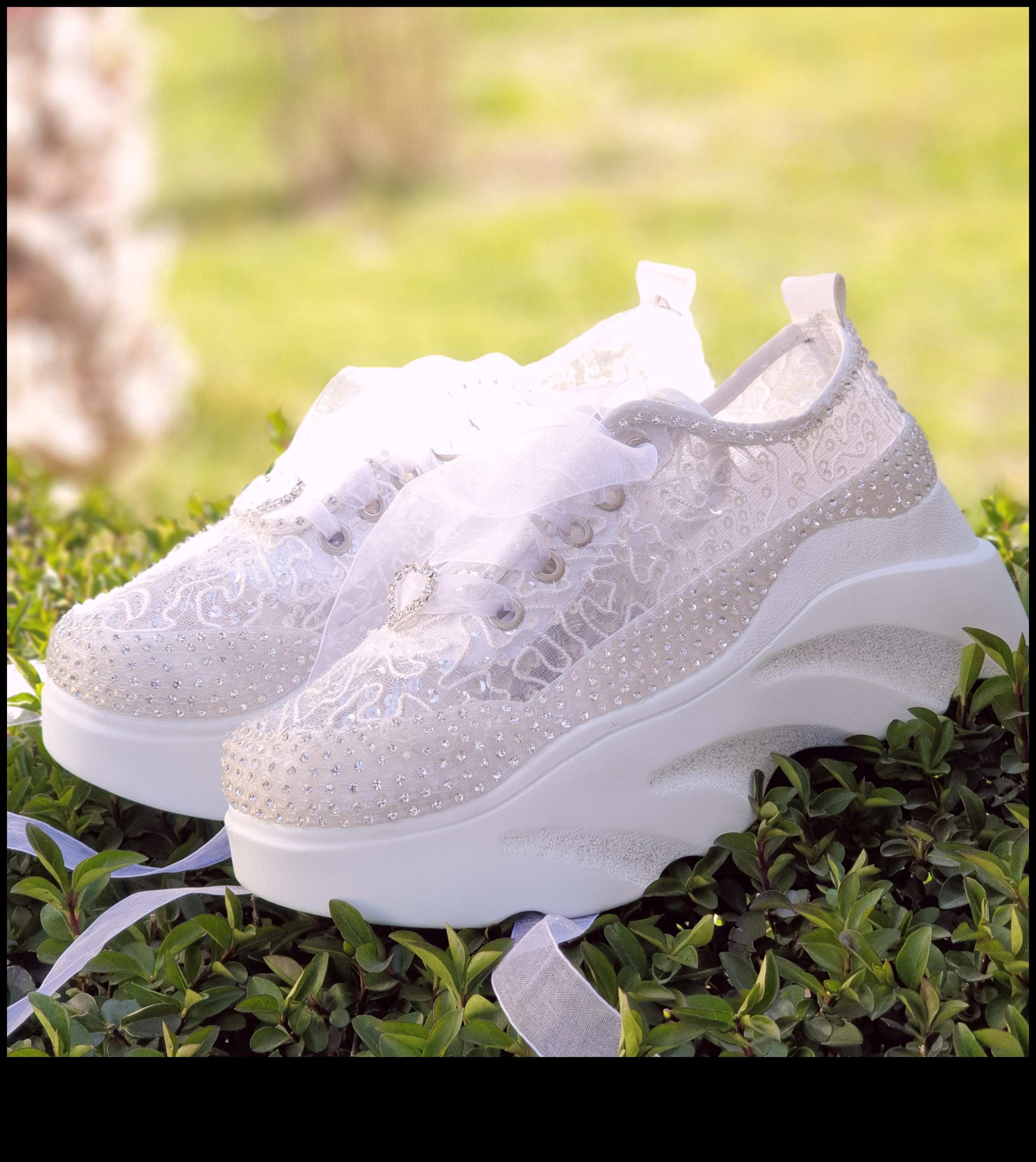 Pastaiga krāšņumā: tīras greznības līgavas apavi