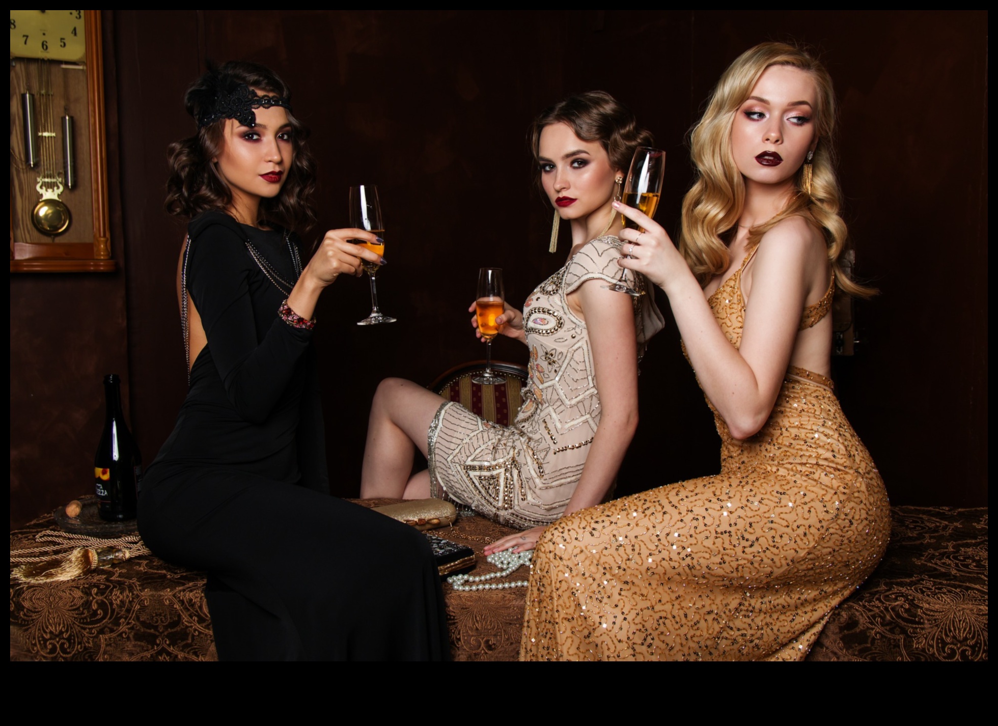 Krāšņs iekārtojums, kas iepriecinās ar šiem nakts tērpiem, kas padarīs jūs par ballītes dzīvi 2 Krāšņi iekārtošanās: pagrieziet galvu ar šiem nakts tērpiem