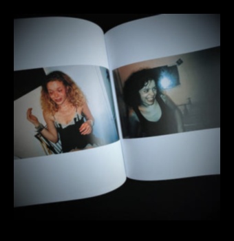 Eleganti klikšķi: modernu tendenču apgūšana modes fotogrāfijā