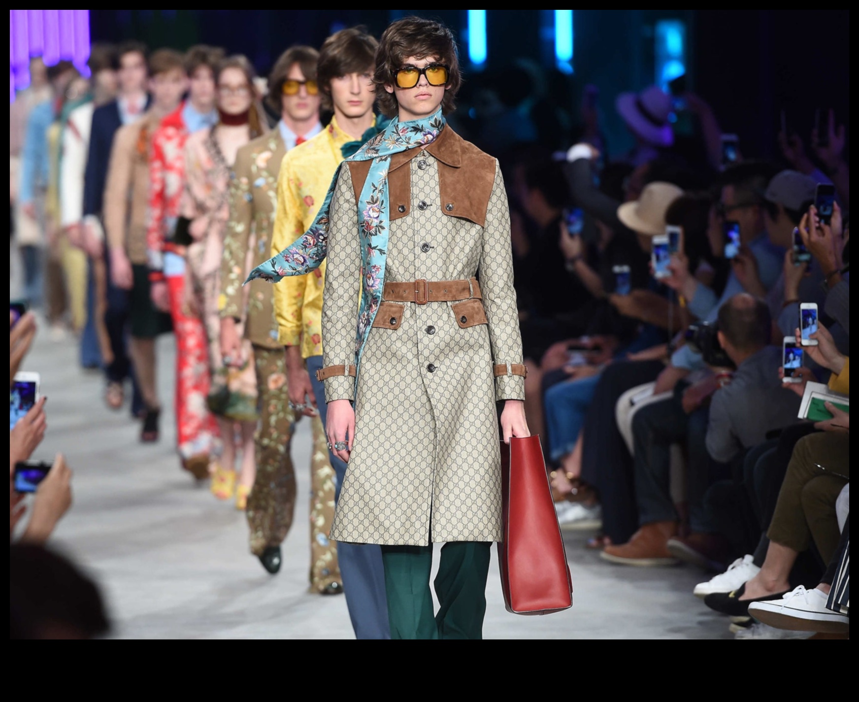 Fluid Fashion: aptverošas kustības apģērbu dizainā